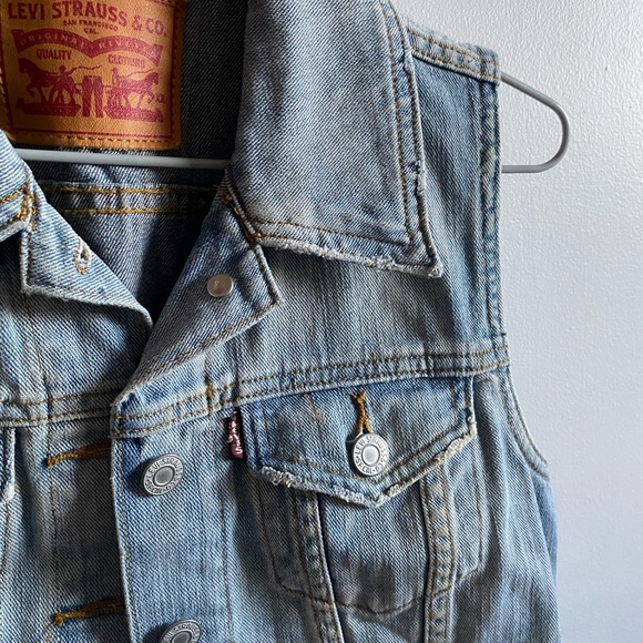 Levi’s Denim Vest - Picture 2 of 6